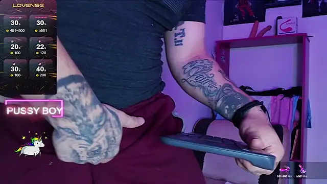 Snapshot of princeFtm chatting on 01.08.25 princeFtm online show from 01.08.25