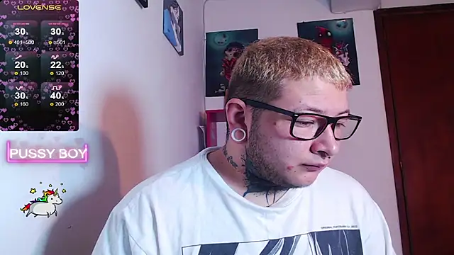 Snapshot of princeFtm chatting on 02.06.25 princeFtm online show from 02.06.25