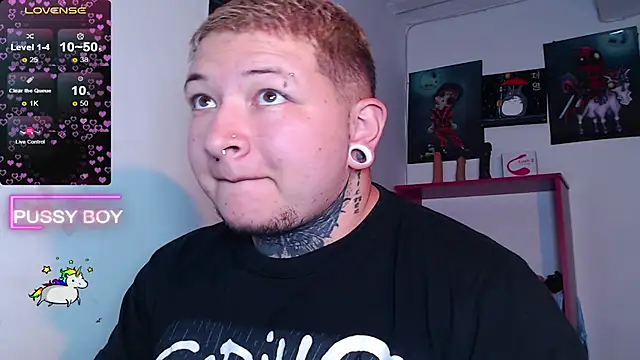 Snapshot of princeFtm chatting on 02.11.25 princeFtm online show from 02.11.25