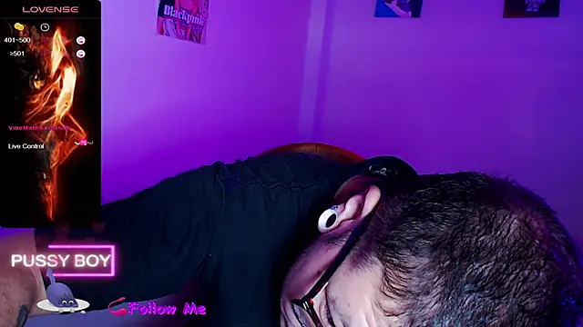 Snapshot of princeFtm chatting on 10.29.25 princeFtm online show from 10.29.25