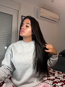 Snapshot of EmelyRogers chatting on 11.05.25 EmelyRogers online show from 11.05.25