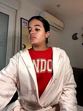 Snapshot of EmelyRogers chatting on 11.19.25 EmelyRogers online show from 11.19.25