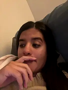 Snapshot of EmelyRogers chatting on 12.18.25 EmelyRogers online show from 12.18.25