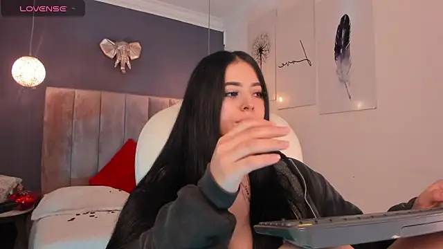 Maaiitee online show from 02.15.25