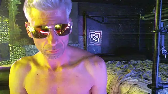 Snapshot of RoomBlueWhite chatting on 12.09.24 RoomBlueWhite online show from 12.09.24