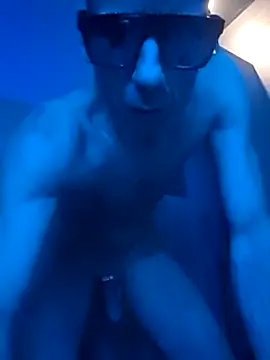 Snapshot of RoomBlueWhite chatting on 01.21.25 RoomBlueWhite online show from 01.21.25