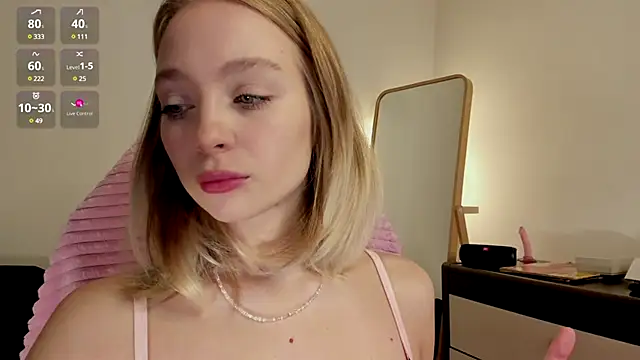 Snapshot of _LISA_BABYMETAL_ chatting on 12.03.24 LISA BABYMETAL online show from 12.03.24