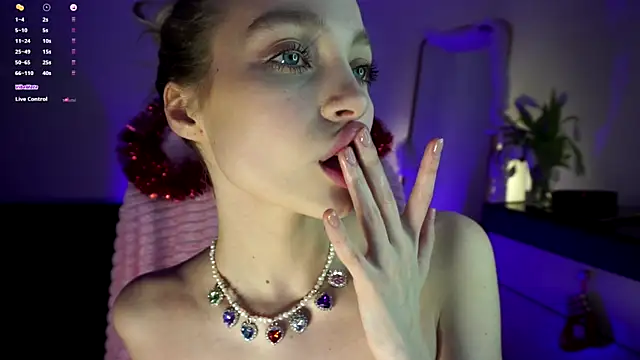 Snapshot of _LISA_BABYMETAL_ chatting on 12.26.24 LISA BABYMETAL online show from 12.26.24