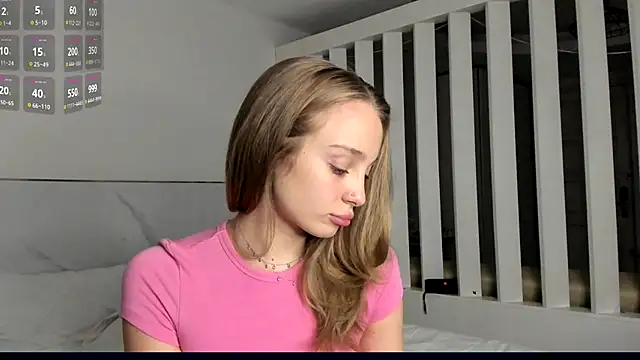 Snapshot of _LISA_BABYMETAL_ chatting on 11.16.25 LISA BABYMETAL online show from 11.16.25