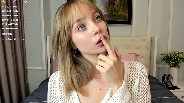 Snapshot of _LISA_BABYMETAL_ chatting on 12.20.25 LISA BABYMETAL online show from 12.20.25