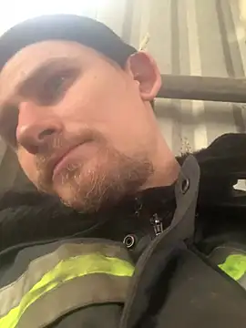 Snapshot of Boysex227 chatting on 01.04.25 Boysex227 online show from 01.04.25