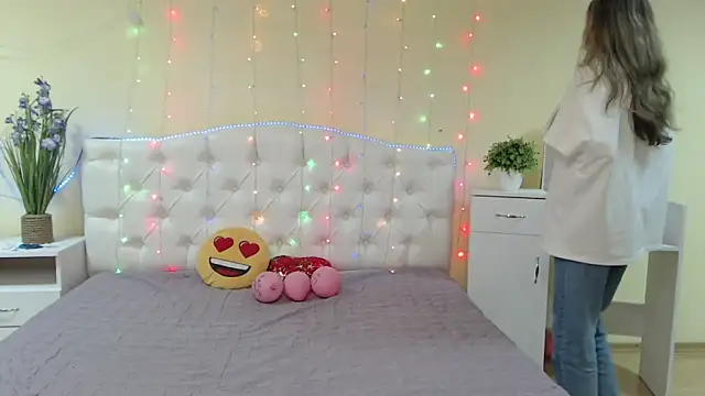 TinaRedly online show from 01.28.25