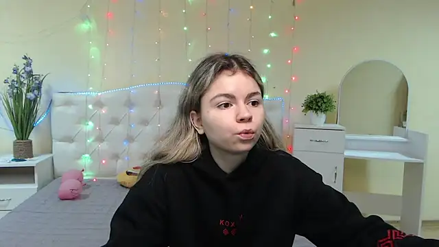 TinaRedly online show from 01.28.25