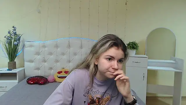 TinaRedly online show from 02.05.25