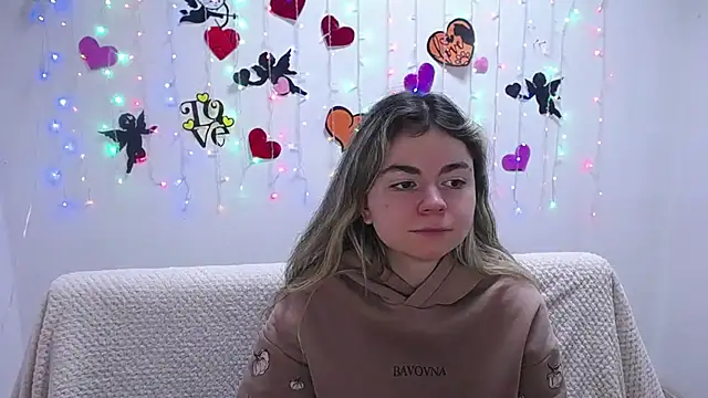 TinaRedly online show from 02.17.25