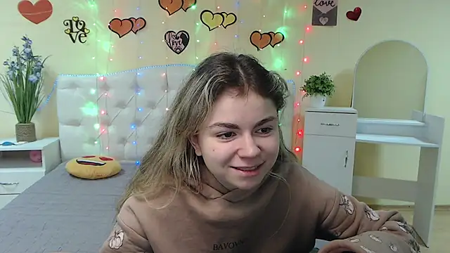 TinaRedly online show from 02.17.25