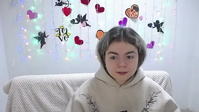 TinaRedly online show from 02.21.25