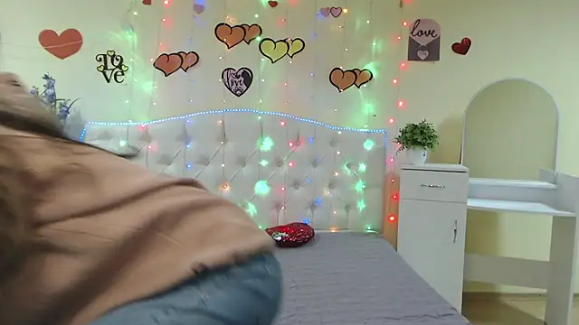 TinaRedly online show from 02.24.25