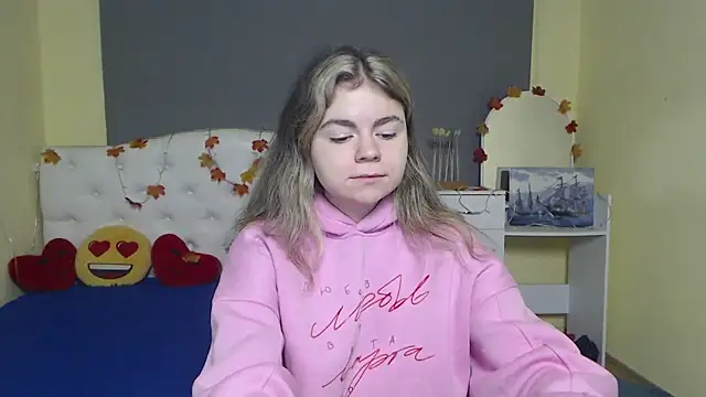 TinaRedly online show from 11.14.25