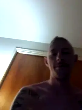 Snapshot of elmerfuddin87 chatting on 10.06.25 elmerfuddin87 online show from 10.06.25