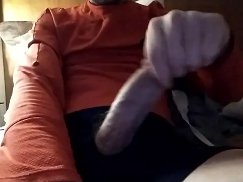 Snapshot of elmerfuddin87 chatting on 01.18.26 elmerfuddin87 online show from 01.18.26