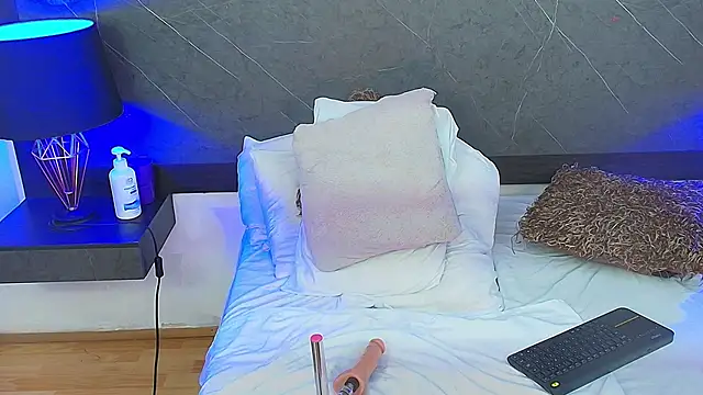 Snapshot of charlottebrowns_ chatting on 02.20.25 charlottebrowns  online show from 02.20.25