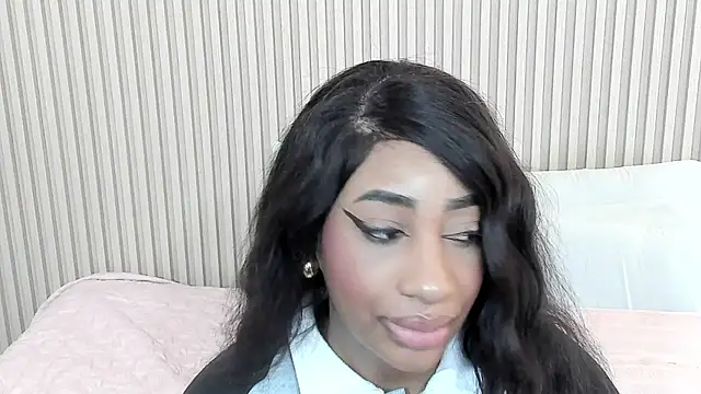 Snapshot of charlottebrowns_ chatting on 10.03.25 charlottebrowns  online show from 10.03.25