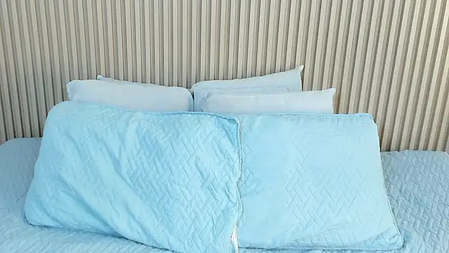 Snapshot of charlottebrowns_ chatting on 11.21.25 charlottebrowns online show from 11.21.25