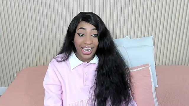 Snapshot of charlottebrowns_ chatting on 11.22.25 charlottebrowns online show from 11.22.25