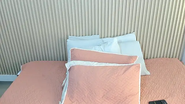 Snapshot of charlottebrowns_ chatting on 12.02.25 charlottebrowns online show from 12.02.25