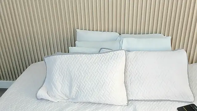 Snapshot of charlottebrowns_ chatting on 12.16.25 charlottebrowns online show from 12.16.25