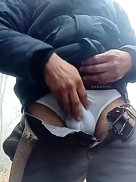 Snapshot of maleesa chatting on 11.14.25 maleesa online show from 11.14.25