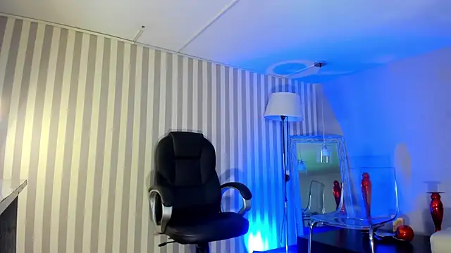 Snapshot of ArianaBaker chatting on 01.29.25 ArianaBaker online show from 01.29.25