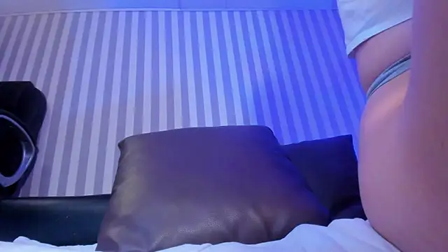 Snapshot of ArianaBaker chatting on 01.31.25 ArianaBaker online show from 01.31.25