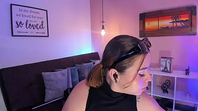 Snapshot of ArianaBaker chatting on 02.07.25 ArianaBaker online show from 02.07.25