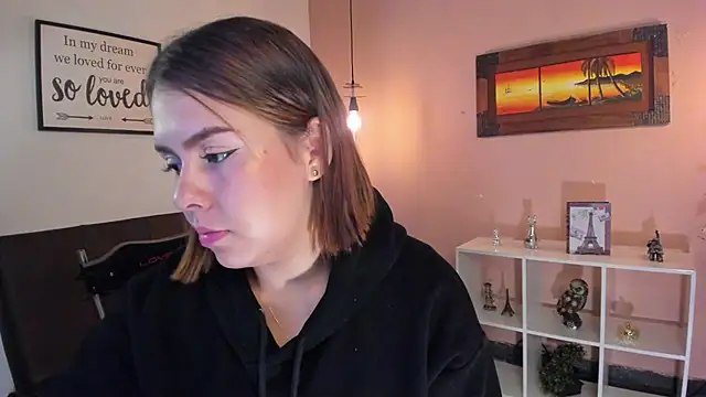 Snapshot of ArianaBaker chatting on 02.18.25 ArianaBaker online show from 02.18.25