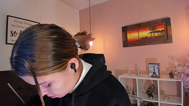 Snapshot of ArianaBaker chatting on 02.26.25 ArianaBaker online show from 02.26.25