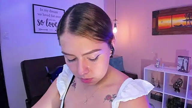 Snapshot of ArianaBaker chatting on 02.28.25 ArianaBaker online show from 02.28.25