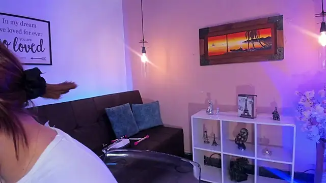 Snapshot of ArianaBaker chatting on 02.28.25 ArianaBaker online show from 02.28.25