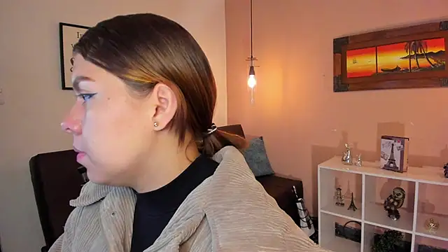 Snapshot of ArianaBaker chatting on 03.05.25 ArianaBaker online show from 03.05.25