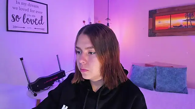 Snapshot of ArianaBaker chatting on 03.08.25 ArianaBaker online show from 03.08.25