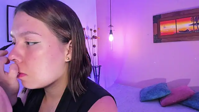 Snapshot of ArianaBaker chatting on 03.11.25 ArianaBaker online show from 03.11.25