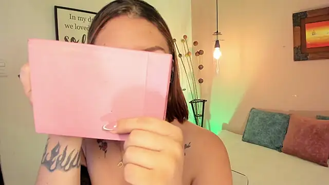 Snapshot of ArianaBaker chatting on 03.19.25 ArianaBaker online show from 03.19.25