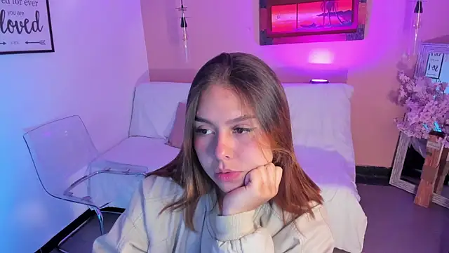 Snapshot of ArianaBaker chatting on 09.09.25 ArianaBaker online show from 09.09.25