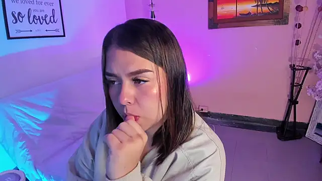 Snapshot of ArianaBaker chatting on 09.23.25 ArianaBaker online show from 09.23.25