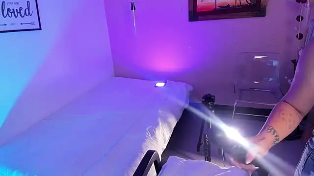 Snapshot of ArianaBaker chatting on 10.02.25 ArianaBaker online show from 10.02.25