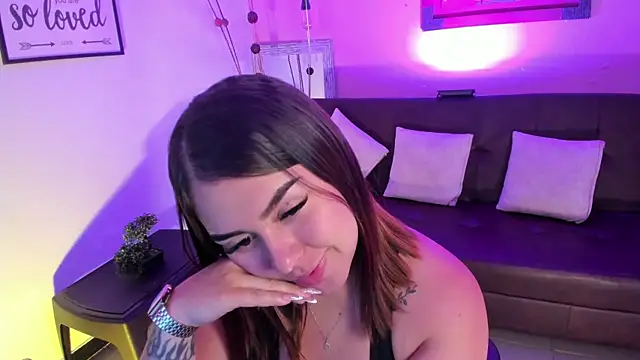 Snapshot of ArianaBaker chatting on 10.16.25 ArianaBaker online show from 10.16.25