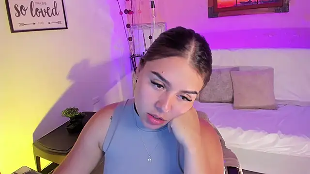 Snapshot of ArianaBaker chatting on 10.18.25 ArianaBaker online show from 10.18.25