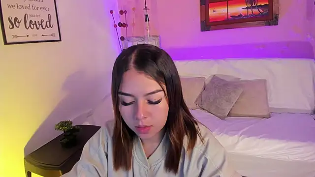 Snapshot of ArianaBaker chatting on 10.19.25 ArianaBaker online show from 10.19.25