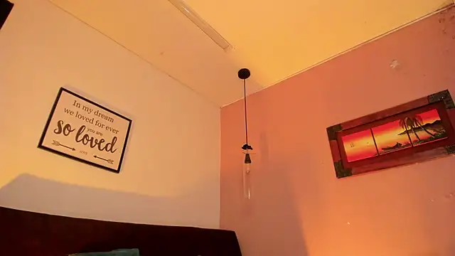 Snapshot of ArianaBaker chatting on 11.07.25 ArianaBaker online show from 11.07.25